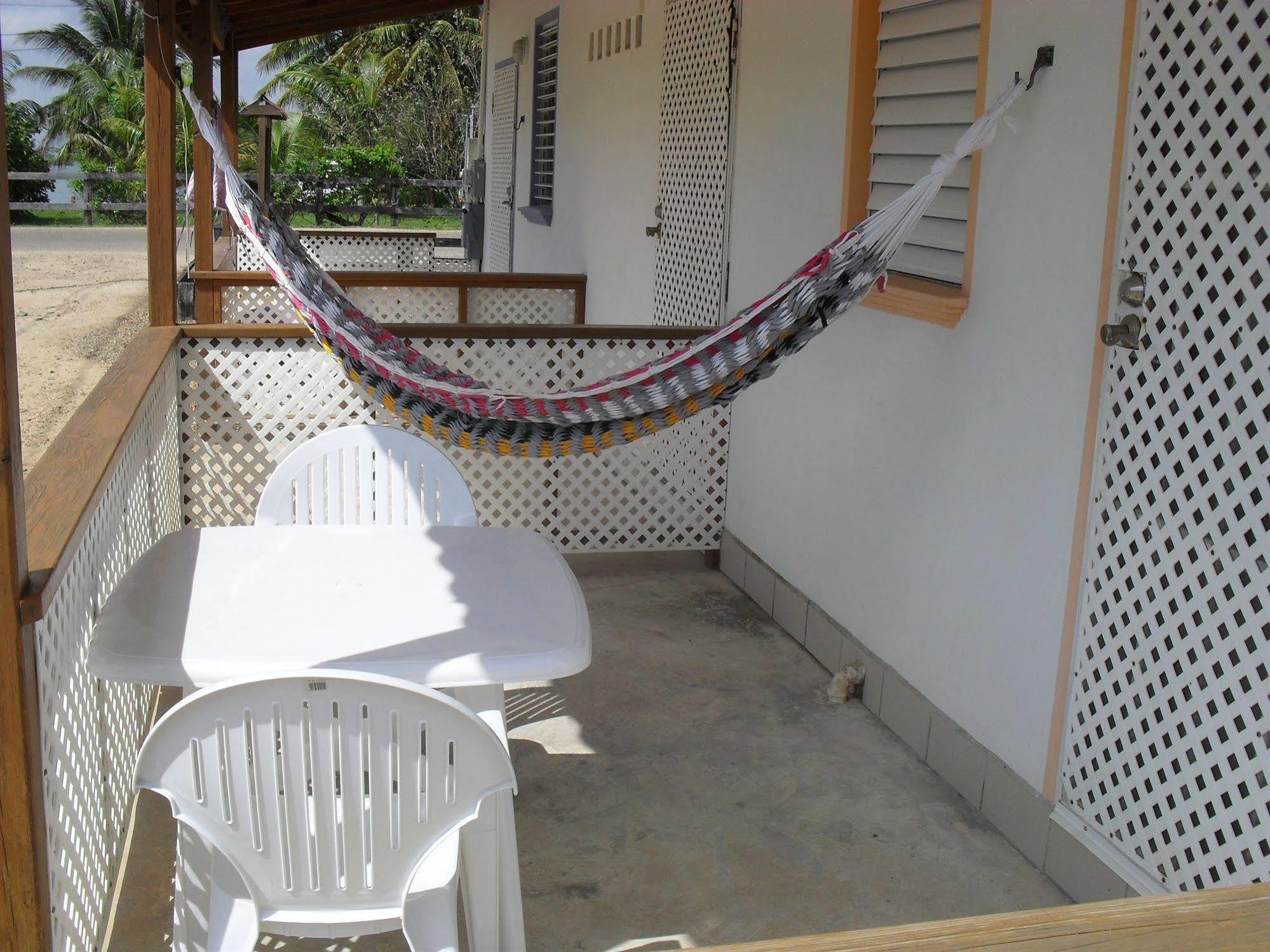 Michelo Suites Placencia Exterior photo