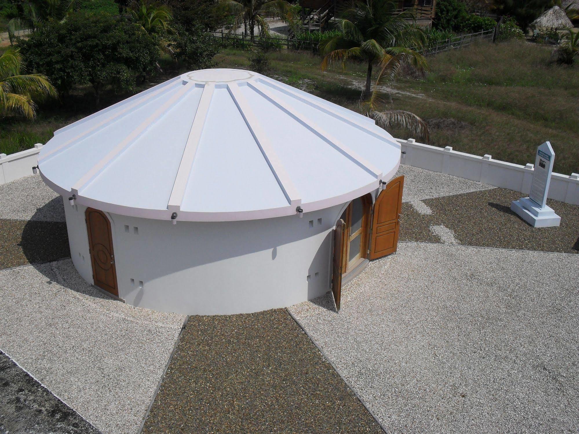 Michelo Suites Placencia Exterior photo