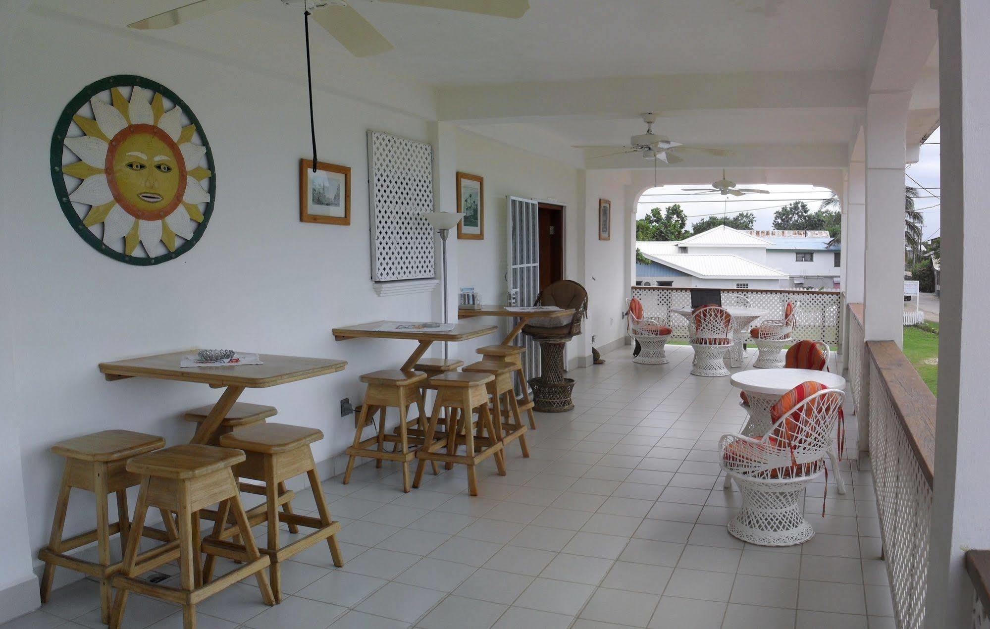 Michelo Suites Placencia Exterior photo